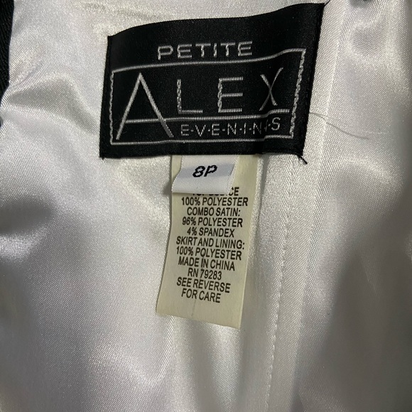 Formal ladies short dress - Picture 5 of 5